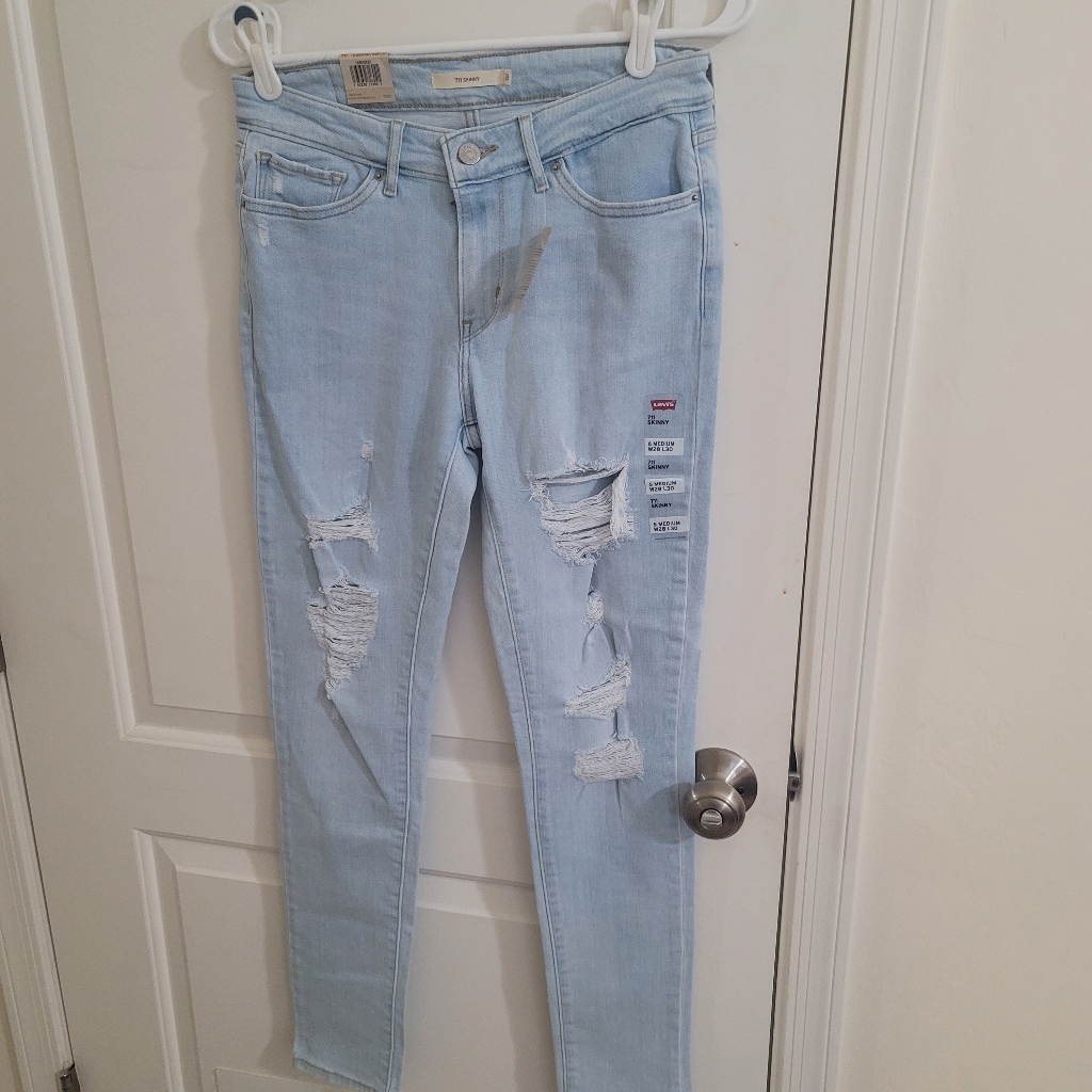 Lee 711